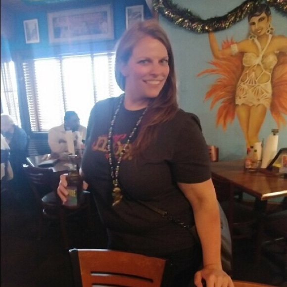 Meet your Posher, Debra - Picture 3 of 6